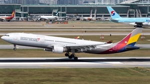 Photo of HL8282 - Airbus A330-323 operated by Asiana Airlines