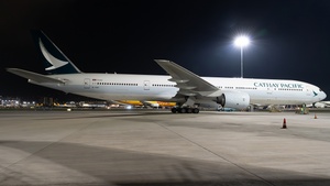 Photo of B-HNH - Boeing 777-367 operated by Cathay Pacific Airways