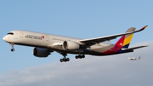 Photo of HL7771 - Airbus A350-941 operated by Asiana Airlines
