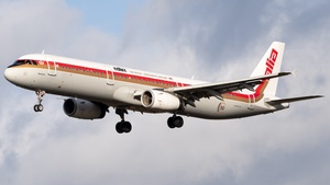 Photo of JY-AYV - Airbus A321-231 operated by Royal Jordanian Airlines