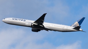 Photo of N2142U - Boeing 777-322(ER) operated by United Airlines