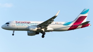 Photo of D-AIUW - Airbus A320-214 operated by Eurowings Discover