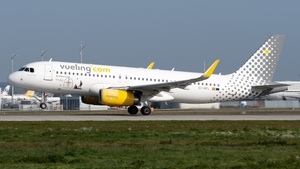 Photo of EC-MFL - Airbus A320-232 operated by Vueling