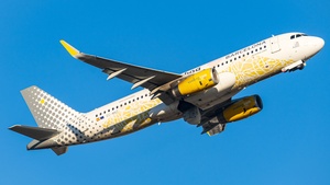 Photo of EC-MNZ - Airbus A320-232 operated by Vueling