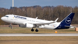 Photo of D-AIUG - Airbus A320-214 operated by Lufthansa