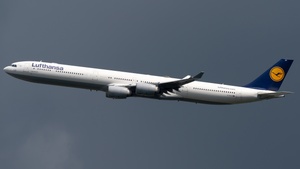 Photo of D-AIHV - Airbus A340-642 operated by Lufthansa
