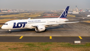 Photo of SP-LRA - Boeing 787-8 Dreamliner operated by LOT Polish Airlines