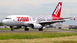 Photo of PT-TMD - Airbus A319-132 operated by TAM Linhas Aéreas