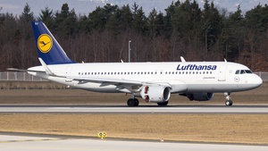 Photo of D-AIUJ - Airbus A320-214 operated by Lufthansa