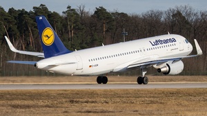 Photo of D-AIUM - Airbus A320-214 operated by Lufthansa