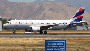 Photo of CC-BAY - Airbus A320-214 operated by LATAM Airlines