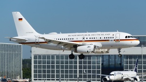 Photo of 15+01 - Airbus A319-133(CJ) operated by German Air Force