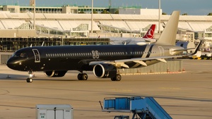 Photo of G-OATW - Airbus A321-253NX operated by Titan Airways