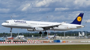 Photo of D-AIRT - Airbus A321-131 operated by Lufthansa