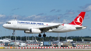Photo of TC-EIA - Airbus A320-233 operated by Turkish Airlines