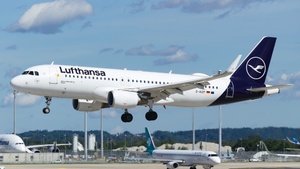 Photo of D-AIZP - Airbus A320-214 operated by Lufthansa