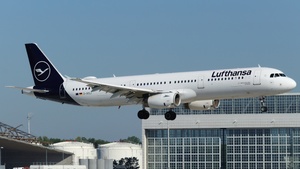 Photo of D-AISJ - Airbus A321-231 operated by Lufthansa