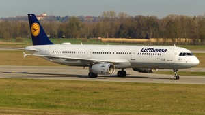 Photo of D-AIRM - Airbus A321-131 operated by Lufthansa