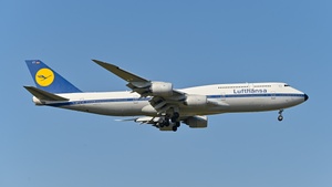 Photo of D-ABYT - Boeing 747-830 operated by Lufthansa