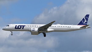 Photo of SP-LEC - Embraer ERJ-195-E2 operated by LOT Polish Airlines