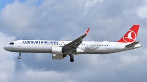 Photo of TC-LPF - Airbus A321-271NX operated by Turkish Airlines
