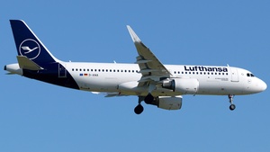 Photo of D-AIWA - Airbus A320-214 operated by Lufthansa