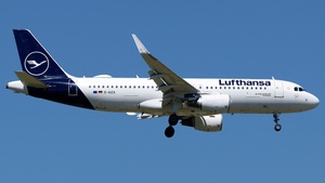 Photo of D-AIZX - Airbus A320-214 operated by Lufthansa