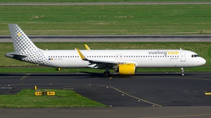 Photo of EC-NYE - Airbus A321-271NX operated by Vueling