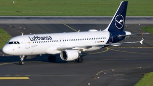 Photo of D-AIZB - Airbus A320-214 operated by Lufthansa