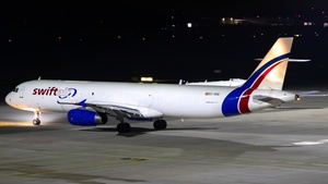 Photo of EC-OHG - Airbus A321-231(P2F) operated by Swiftair