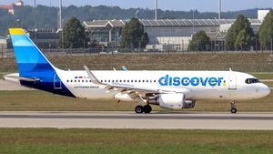 Photo of D-AIUW - Airbus A320-214 operated by Discover Airlines