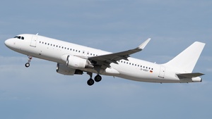 Photo of D-ADDY - Airbus A320-214 operated by LEAV Aviation