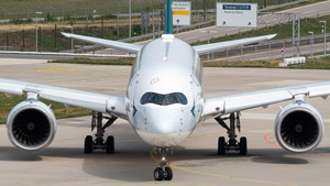 Photo of B-LRF - Airbus A350-941 operated by Cathay Pacific Airways