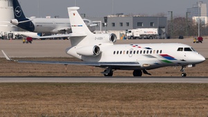 Photo of D-AGBH - Dassault Falcon 7X operated by Volkswagen AirService