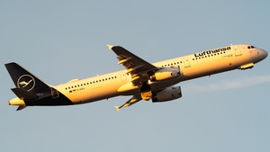 Photo of D-AISJ - Airbus A321-231 operated by Lufthansa