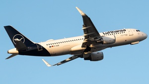 Photo of D-AIUK - Airbus A320-214 operated by Lufthansa
