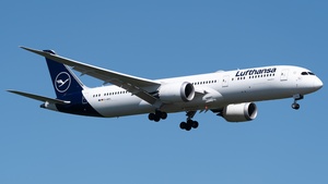 Photo of D-ABPA - Boeing 787-9 Dreamliner operated by Lufthansa