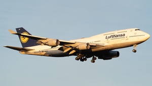Photo of D-ABTK - Boeing 747-430 operated by Lufthansa