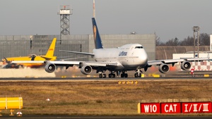 Photo of D-ABVX - Boeing 747-430 operated by Lufthansa