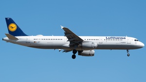 Photo of D-AIRT - Airbus A321-131 operated by Lufthansa