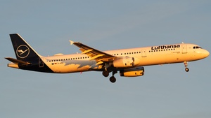 Photo of D-AISC - Airbus A321-231 operated by Lufthansa