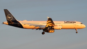 Photo of D-AISH - Airbus A321-231 operated by Lufthansa