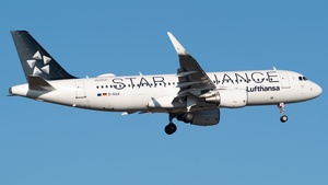 Photo of D-AIUA - Airbus A320-214 operated by Lufthansa