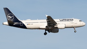 Photo of D-AIZB - Airbus A320-214 operated by Lufthansa