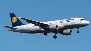 Photo of D-AIZJ - Airbus A320-214 operated by Lufthansa