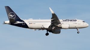 Photo of D-AIZX - Airbus A320-214 operated by Lufthansa