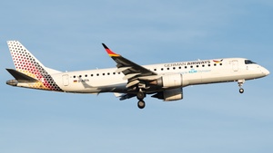Photo of D-AZFA - Embraer ERJ-190LR operated by KLM Cityhopper (opb German Airways)
