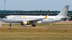 Photo of EC-MAN - Airbus A320-214 operated by Vueling