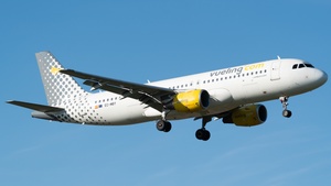 Photo of EC-MBY - Airbus A320-214 operated by Vueling