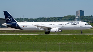 Photo of D-AIRK - Airbus A321-131 operated by Lufthansa